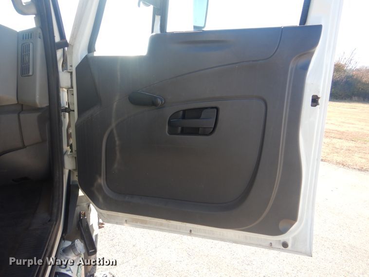 image for item AE9503 2012 International TerraStar  truck cab and chassis