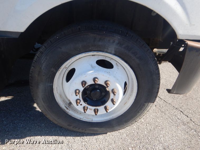 image for item AE9503 2012 International TerraStar  truck cab and chassis