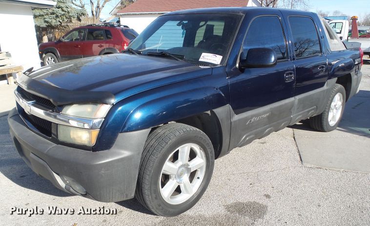 image for item DF0993 2004 Chevrolet Avalanche 1500  Crew Cab pickup truck