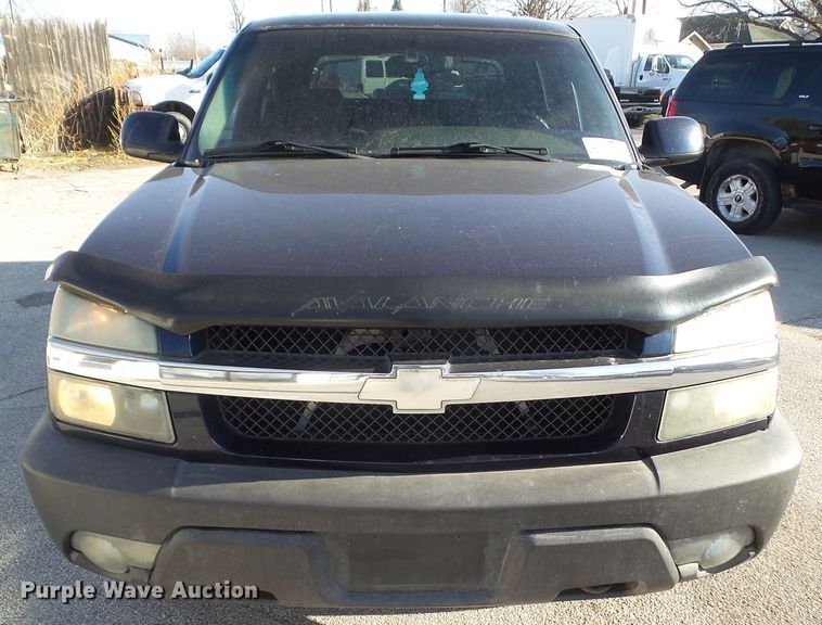 image for item DF0993 2004 Chevrolet Avalanche 1500  Crew Cab pickup truck