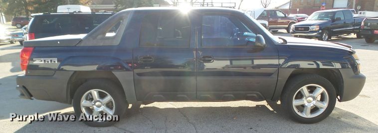 image for item DF0993 2004 Chevrolet Avalanche 1500  Crew Cab pickup truck