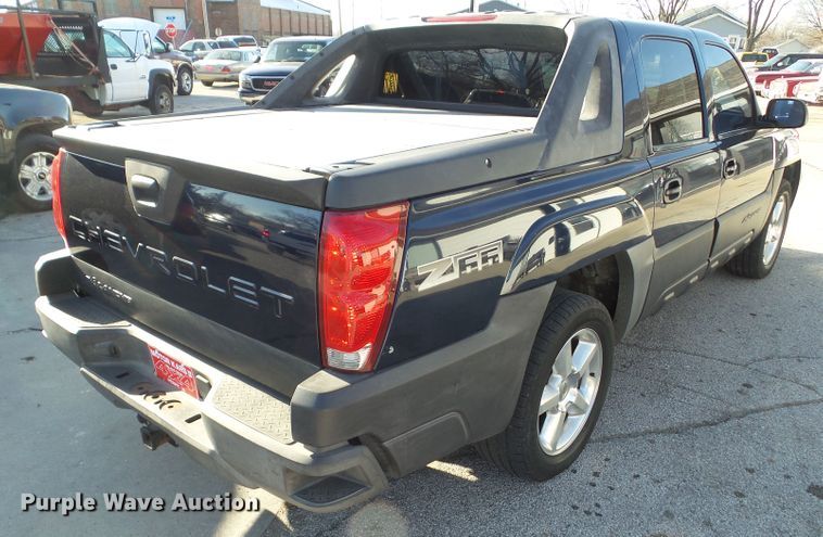 image for item DF0993 2004 Chevrolet Avalanche 1500  Crew Cab pickup truck