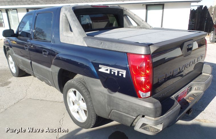 image for item DF0993 2004 Chevrolet Avalanche 1500  Crew Cab pickup truck