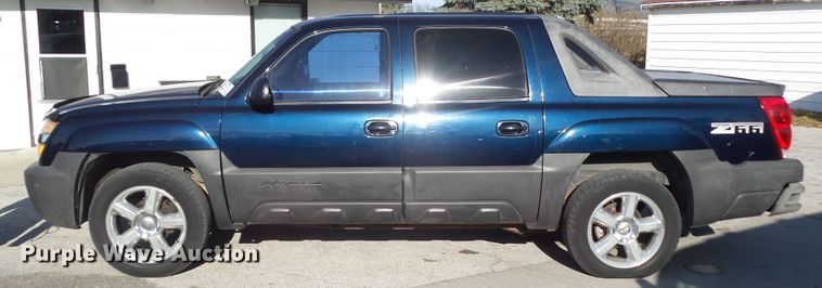 image for item DF0993 2004 Chevrolet Avalanche 1500  Crew Cab pickup truck