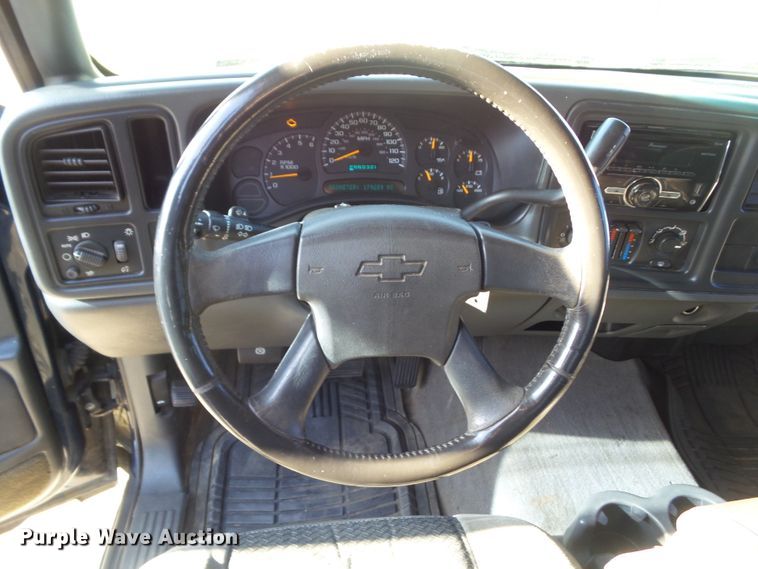 image for item DF0993 2004 Chevrolet Avalanche 1500  Crew Cab pickup truck