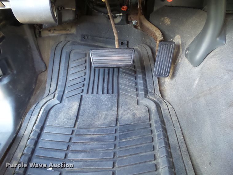 image for item DF0993 2004 Chevrolet Avalanche 1500  Crew Cab pickup truck