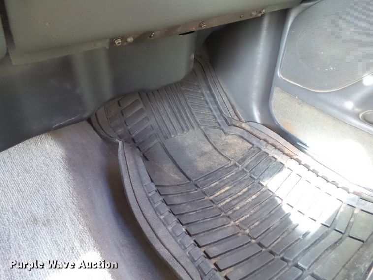 image for item DF0993 2004 Chevrolet Avalanche 1500  Crew Cab pickup truck