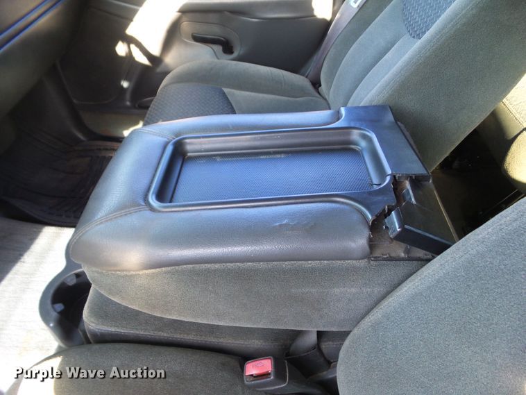 image for item DF0993 2004 Chevrolet Avalanche 1500  Crew Cab pickup truck