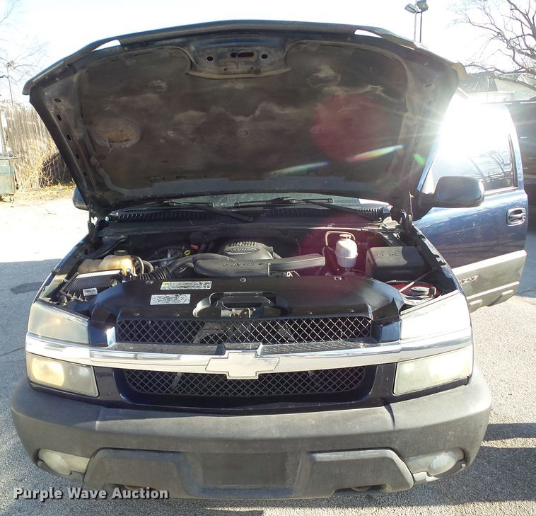 image for item DF0993 2004 Chevrolet Avalanche 1500  Crew Cab pickup truck