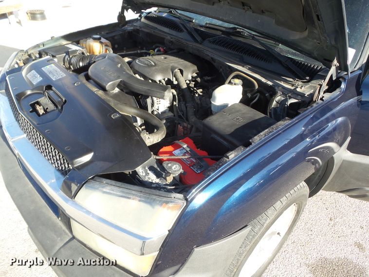 image for item DF0993 2004 Chevrolet Avalanche 1500  Crew Cab pickup truck