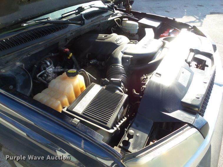 image for item DF0993 2004 Chevrolet Avalanche 1500  Crew Cab pickup truck