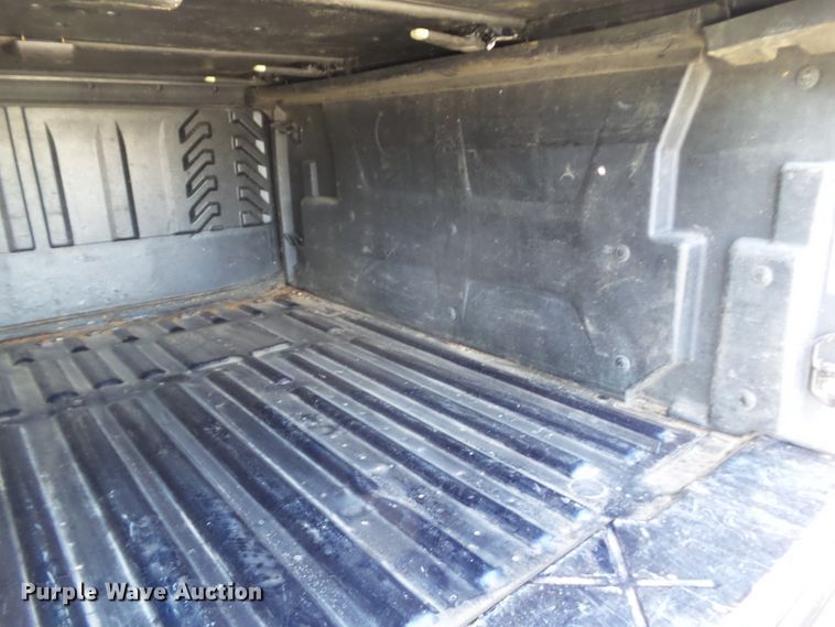 image for item DF0993 2004 Chevrolet Avalanche 1500  Crew Cab pickup truck