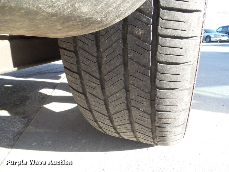 image for item DF0993 2004 Chevrolet Avalanche 1500  Crew Cab pickup truck