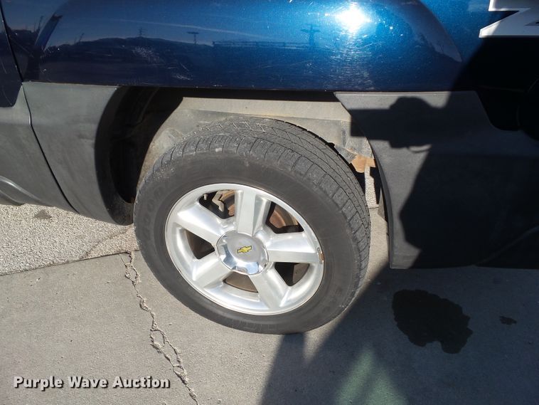 image for item DF0993 2004 Chevrolet Avalanche 1500  Crew Cab pickup truck