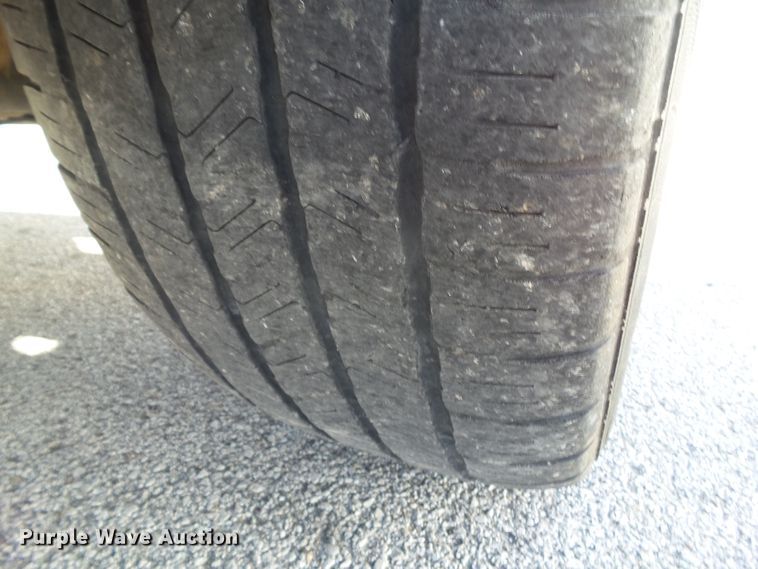 image for item DF0993 2004 Chevrolet Avalanche 1500  Crew Cab pickup truck