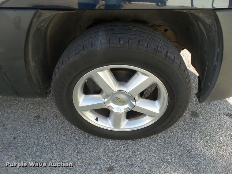 image for item DF0993 2004 Chevrolet Avalanche 1500  Crew Cab pickup truck