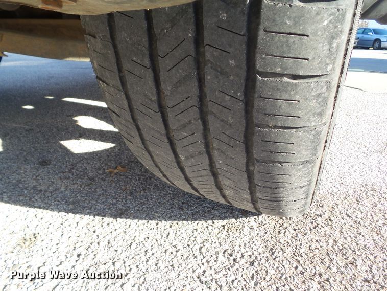 image for item DF0993 2004 Chevrolet Avalanche 1500  Crew Cab pickup truck