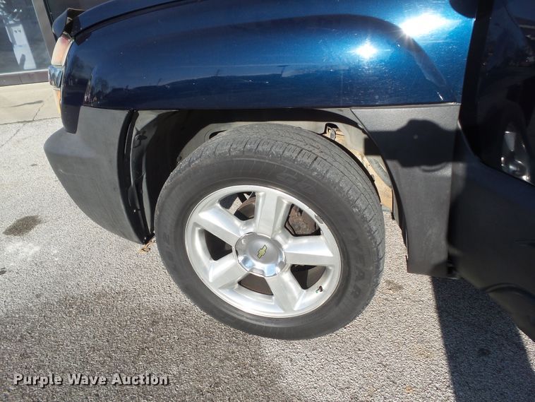 image for item DF0993 2004 Chevrolet Avalanche 1500  Crew Cab pickup truck