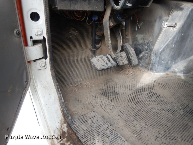 image for item DG4662 1997 International 4700  box truck