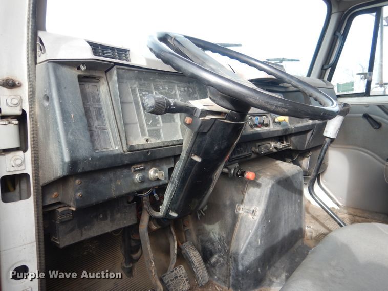 image for item DG4662 1997 International 4700  box truck