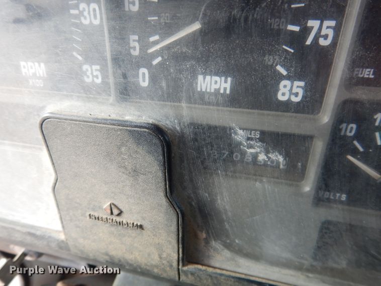 image for item DG4662 1997 International 4700  box truck