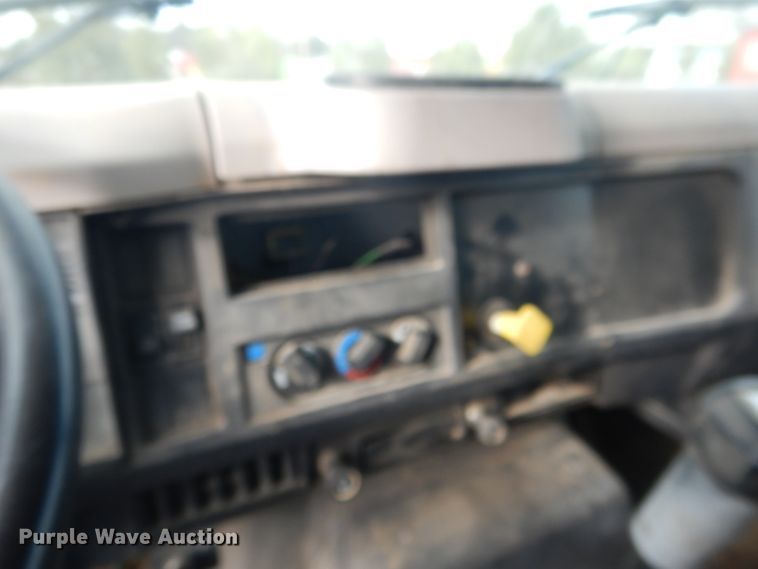 image for item DG4662 1997 International 4700  box truck