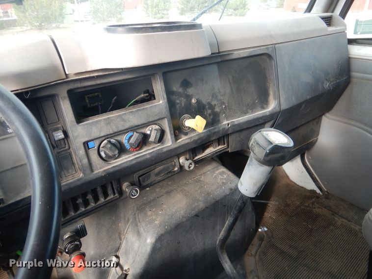 image for item DG4662 1997 International 4700  box truck