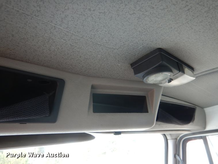 image for item DG4662 1997 International 4700  box truck