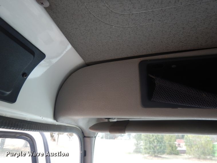 image for item DG4662 1997 International 4700  box truck