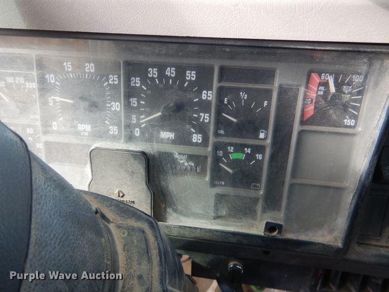 image for item DG4662 1997 International 4700  box truck