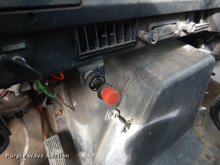 image for item DG4662 1997 International 4700  box truck