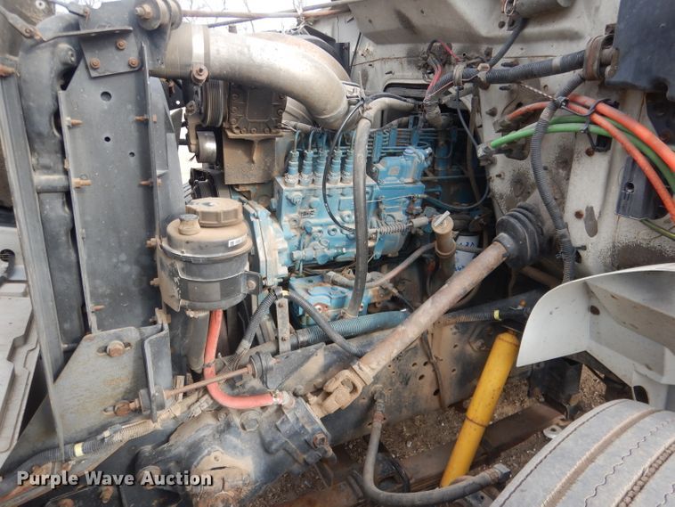 image for item DG4662 1997 International 4700  box truck