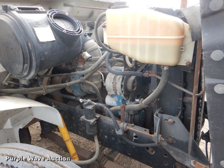 image for item DG4662 1997 International 4700  box truck