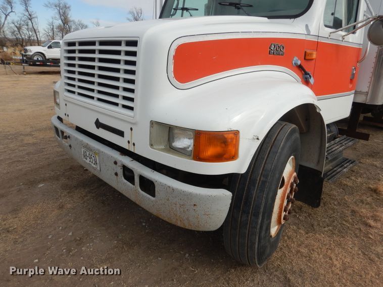 image for item DG4662 1997 International 4700  box truck