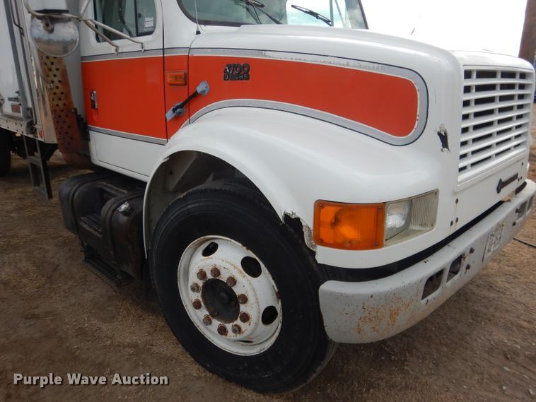 image for item DG4662 1997 International 4700  box truck