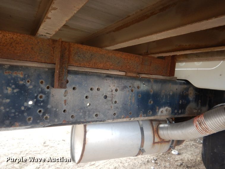 image for item DG4662 1997 International 4700  box truck