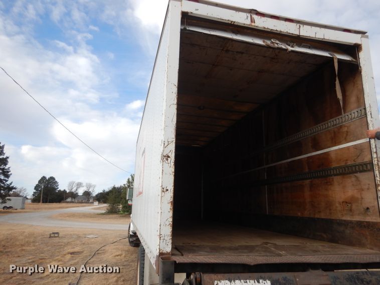 image for item DG4662 1997 International 4700  box truck