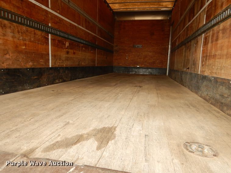 image for item DG4662 1997 International 4700  box truck