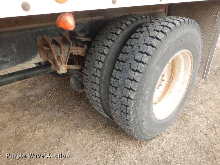 image for item DG4662 1997 International 4700  box truck