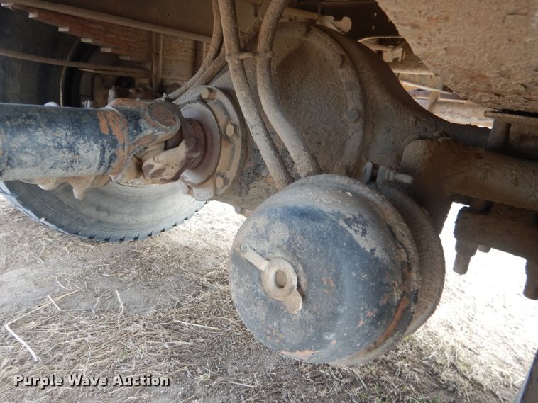 image for item DG4662 1997 International 4700  box truck