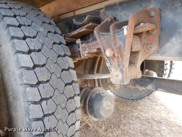 image for item DG4662 1997 International 4700  box truck