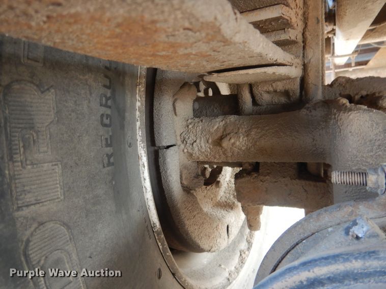 image for item DG4662 1997 International 4700  box truck