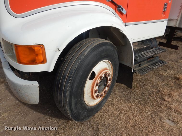 image for item DG4662 1997 International 4700  box truck
