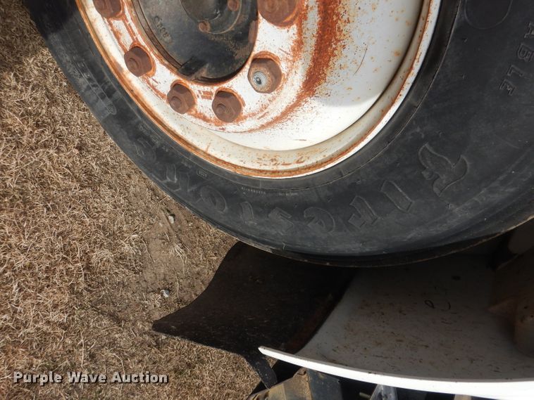 image for item DG4662 1997 International 4700  box truck