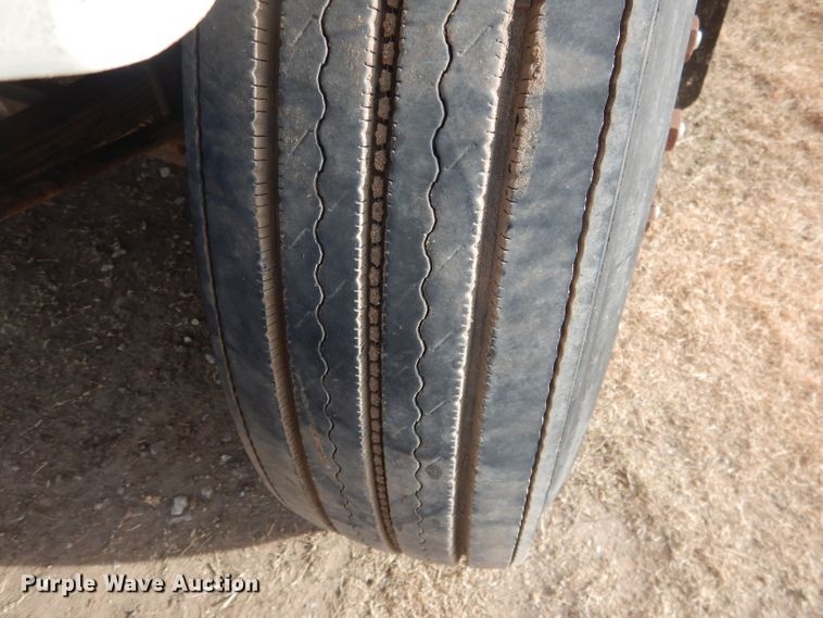 image for item DG4662 1997 International 4700  box truck