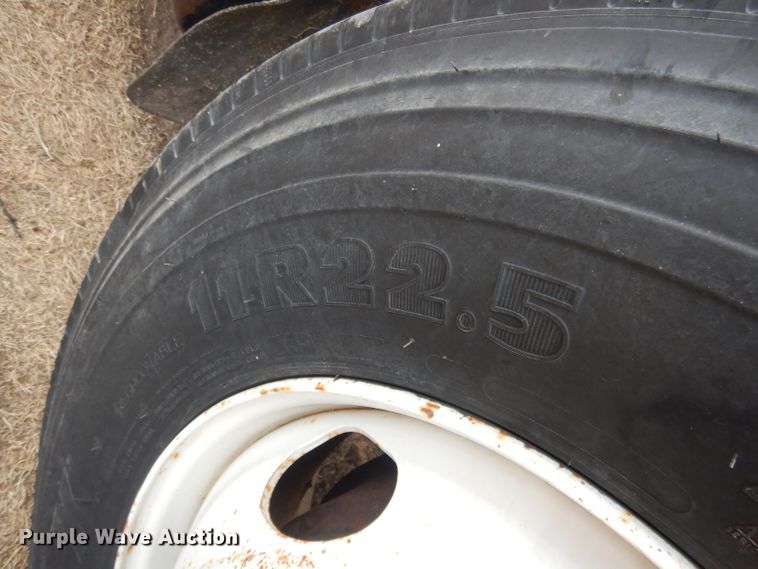 image for item DG4662 1997 International 4700  box truck