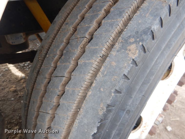 image for item DG4662 1997 International 4700  box truck