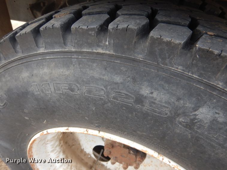 image for item DG4662 1997 International 4700  box truck