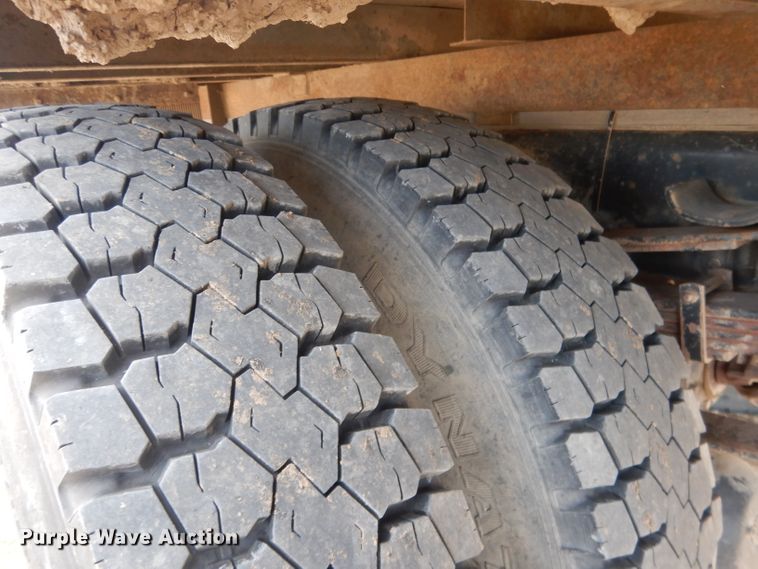 image for item DG4662 1997 International 4700  box truck