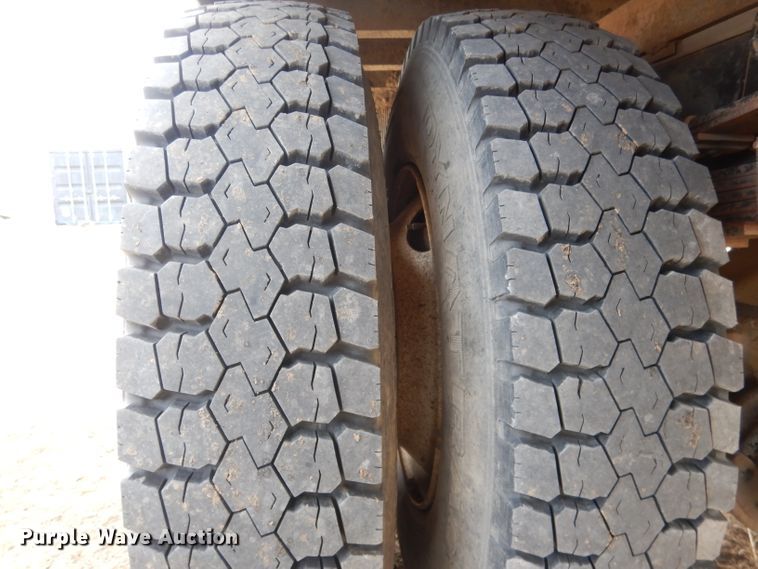 image for item DG4662 1997 International 4700  box truck